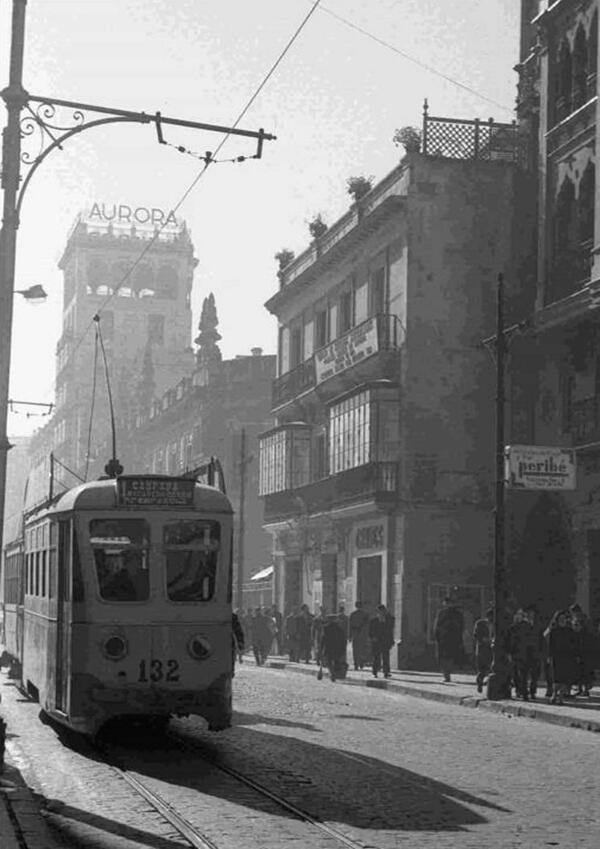 Er_Pali's tweet photo. Sevilla tuvo un tranvía que es difícil de olvidar, que salía desde el Cristina hasta la Puerta Real. http://t.co/MYTMbuK5AT"