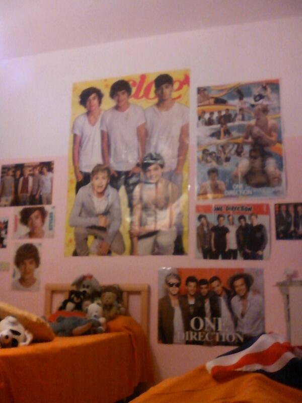 AsiaPiras's tweet photo. La camera si una directioner http://t.co/j44FCFcXZz