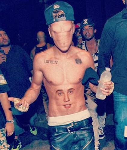 EmilyHennen_'s tweet photo. This might be the only time I've ever found Justin Bieber attractive. I don't know. The abs, maybe? http://t.co/ezulb9As9Z