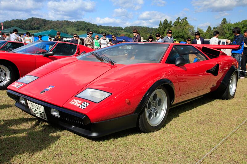 Shosho 尾崎 庄 オヤジ様がウルフ カウンタックを撮影した模様 昨今 デアゴスティーニでもおなじみ 甦る金狼 に登場し 一時は織田無道の手にも渡った世界に1台の車両 今年ランボの50周年を記念して展示されていたらしい なぬー ﾟdﾟ Http