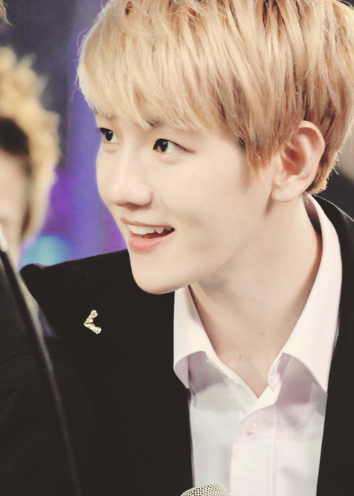 CL_Yuri89's tweet photo. "@exoxeanst: saran ava kek. poto baekhyun yg ganteng. gua miskin poto baekhyun." http://t.co/MnPG9BtwCR