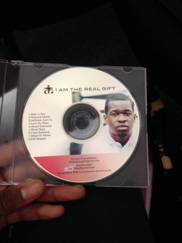 nickelus_'s tweet image. @jorrwill new mixtape #whitecollar because she bout her business?? #weakbars