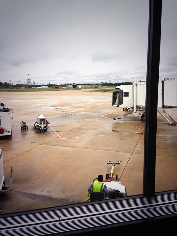 sgeode's tweet image. Waiting on the plane...NYC here we come!!!