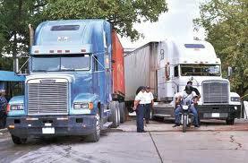Sami_Quezada's tweet photo. a qui biendo como descansamos y nuestros colegas pasando a chingar 10-4 http://t.co/44uojw1mrN