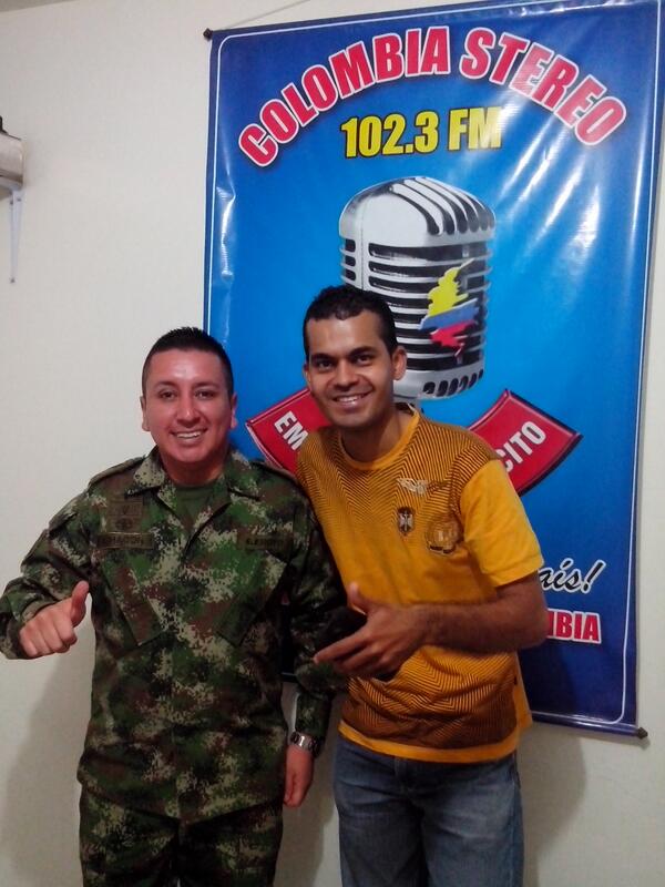 ELTIQUETERL's tweet photo. @rafalastra de promoción en Colombia stereo. Muchas gracias x su amabilidad. #enamoradoeternamente @Valledupar http://t.co/277E5NKHYi