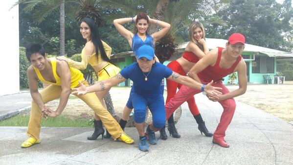 rochaldo9's tweet photo. El ekipo wds..... @wilsondanceshow @dinapocha @SweetCoraima @SamanthaMieles_ @rochaldo9 #wilsonjr. http://t.co/bxOddSkLkm