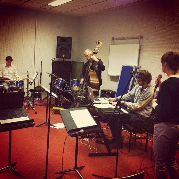 'Bladgoud'-repetitie! De 22e-Kampen, de 23e-Gouda, de 24e-Ede, de 29e-Bergen. Kaarten en info: truetickets.nl/elise-mannah-j…