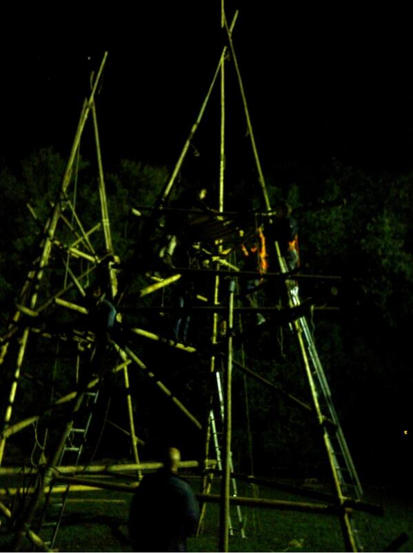 Nog 2 nachtjes slapen en dan #JOTA 
Mast op de traditionele manier gemaakt. Palen, knopen en ook veel klimmen.