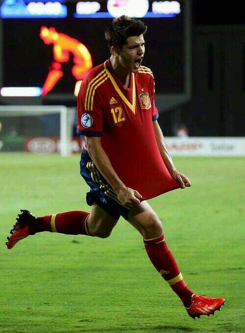 Morata_TOP's tweet photo. -11 goles en 9 partidos.
-Promedio de 1,2 goles por partido. 

1 RT = 1 RESPETO http://t.co/COKpatHbHr