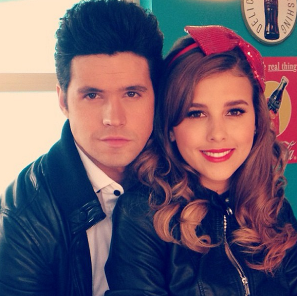 vaselinamx's tweet photo. ¿Quién ya quiere ver a Danny @eleazargomez33 y Sandy @soypaulinagoto en Vaselina? RT http://t.co/aIy9fV4eVP