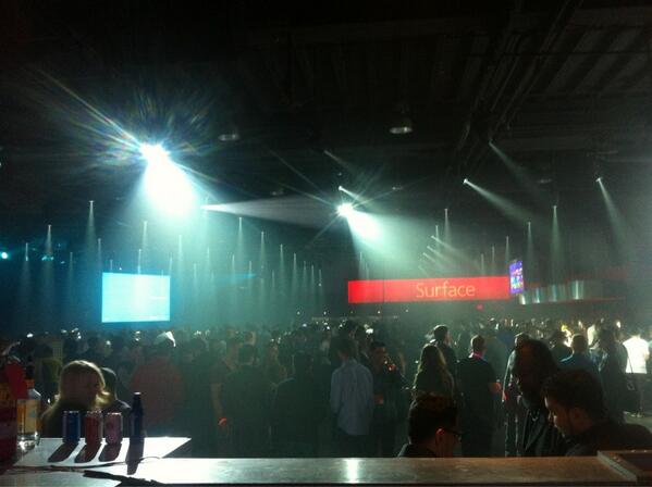 NextGenPlayer's tweet photo. In case you haven't heard, #SurfaceHasLanded @deadmau5 @microsoftcanada http://t.co/fSIKS42bxd