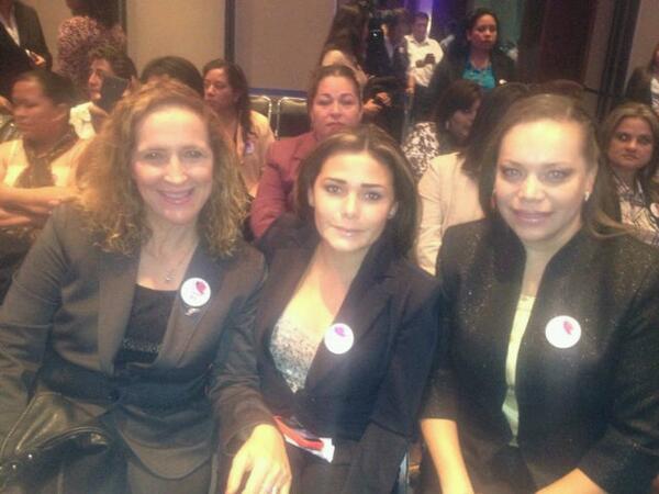 maryjosegamboa's tweet photo. El andar femenino por el camino a la igualdad.... @GabyRevaHayon @veropulidoR6 Promoción Política de la Mujer http://t.co/uTcP8yykqq