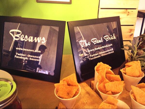 Besaws's tweet image. So happy to be sharing a table w/ @TheBentBrick tonight @LittleGreenPick #HolidayMingle #portlandbloggers