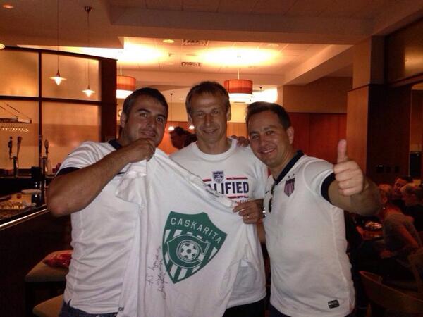 GarciaPosti's tweet photo. Nuestro nuevo mejor amigo, mi compadre Jürgen Klinsmann con su playera de @caskarita1. No te mueras nunca Jürgen! http://t.co/KSW4YXlVJy