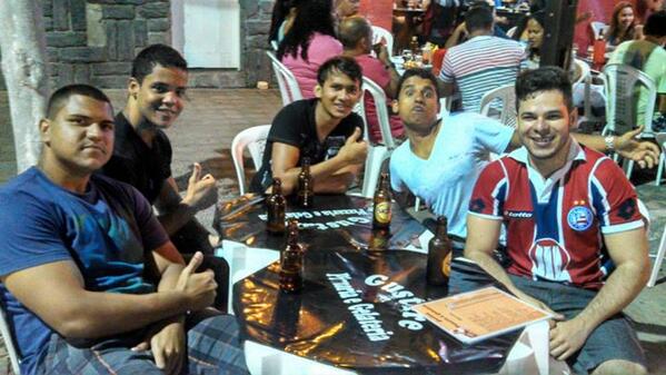 saulorei's tweet photo. Celebrar! http://t.co/glKgWyOzfN