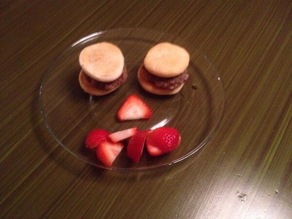 KavalewKen's tweet image. Gia had a fun breakfast this morning! #plateface