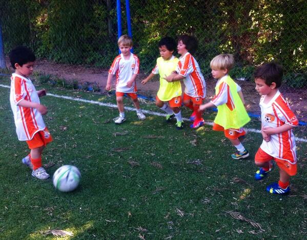 nmchicureo's tweet image. Muy divertido entrenamiento del sub-6 en el #paihuen, escuela de #futbol naranja mecanica de #chicureo.