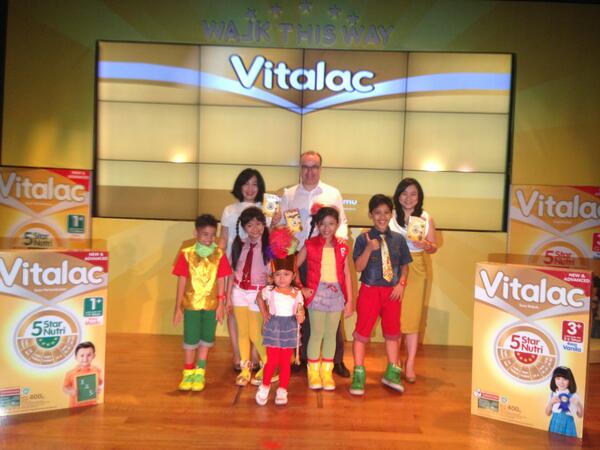VitalacID's tweet photo. Vitalac dengan 5 Star Nutri hadir dengan 2 pilihan rasa, Vanila dan Madu yang pasti akan disukai oleh #pemimpinkecil http://t.co/reaJui4nEP