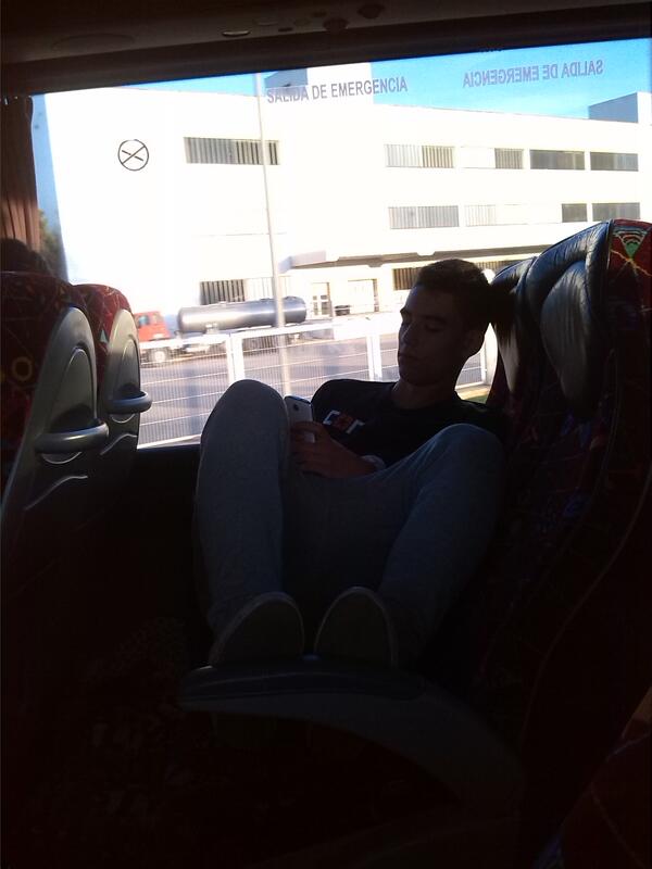 BrosetaJavi's tweet image. En el bus con el guapo d @AdriBros19 jajajajjaajj