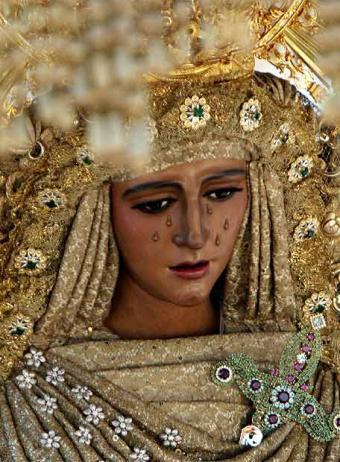 Er_Pali's tweet photo. Esperanza de Triana en tu manto llevas un ancla, orgullo de la Marina, a la más guapa de España. http://t.co/oPrhc1hutG"