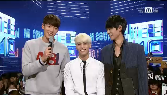 BWxSviaCQAA3TPw.png:large