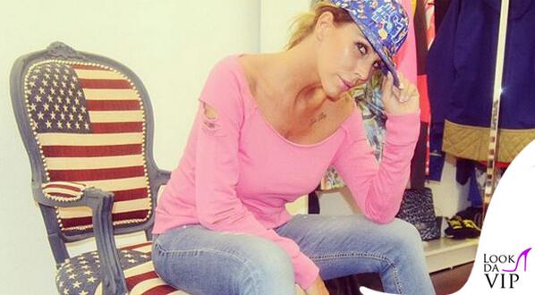 LookDaVip's tweet photo. La #felpa ti sa di #pigiama? Quella trendy è #fluo e strappata @superguenda @HangoverStyle http://t.co/UFP6SdJtsm http://t.co/iKXNrRlSVm