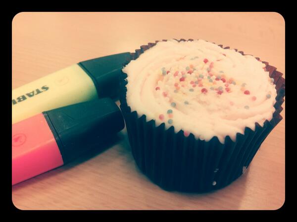 EleToro_104's tweet photo. ¡Desayuno de la mano de mi #Paisa @borjawe!  🍰 #cupcake #sweet #breakfast #AmorDePaisas http://t.co/21KJRZal5n