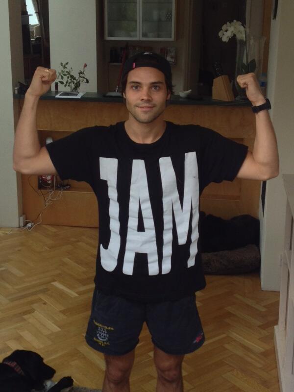 AndyJordan01's tweet photo. Gyming In jam http://t.co/mIFQMGIT79 #howdoyoujam http://t.co/JeATkIWCjb