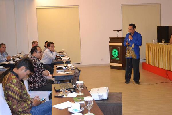 Foto - Kadisnak NTT memaparkan peluang investasi peternakan NTT kpd Asosiasi Peternakan Northern Territory Australia.