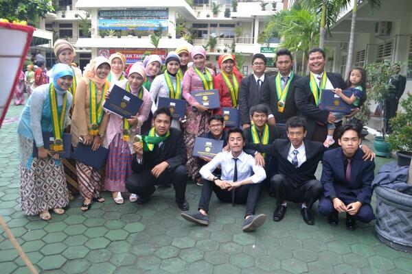 PSYCHOPAT012's tweet photo. foto terakhir sebelum kalian semua pergi merantau :') http://t.co/7JPKvsuDTb