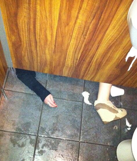 TheMemeFeed's tweet photo. Erm..are you ok in there? #TheNightclubToilet #NightclubFAILS http://t.co/WgBzNqjW5C