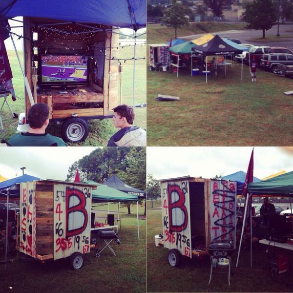 thaaland's tweet photo. @HeadlinersTN @BHSSection Best high school tailgating located at Bearden High School #MaroonMadness http://t.co/PrgyUpfHJ8