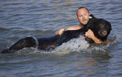 tomcatsss_'s tweet image. #TheyNeedOurHelp -