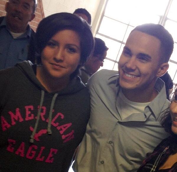 KileyOfficielle's tweet image. New picture of Carlos on the set of #LVR #LaVidaRobot , with a fan - #PCAForBigTimeRush :)