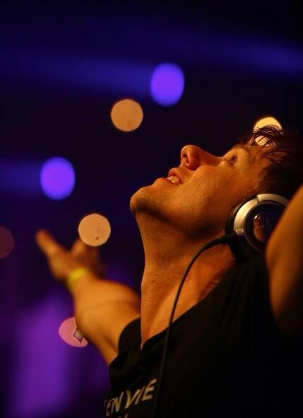 tranceuni's tweet image. RT If you listen to #ASOT635 with @arminvanbuuren #trancefamily