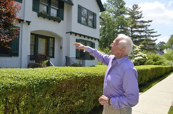 The 10 Best Pictures of Buzz Aldrin Pointing At Something: #9