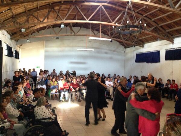 En la bailaton de adultos mayores en Padre Hurtado. Gran baile de tango !!!. Bailando se mejora la calidad de vida