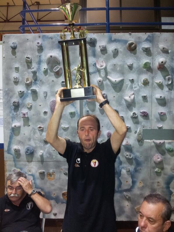 ceepii8's tweet photo. @jcjrodeo @udcoinfs el mejor jugador del torneo y eso que los calentadores le fallan jjajaja @A_flores9 @ http://t.co/6m46GcWeyZ