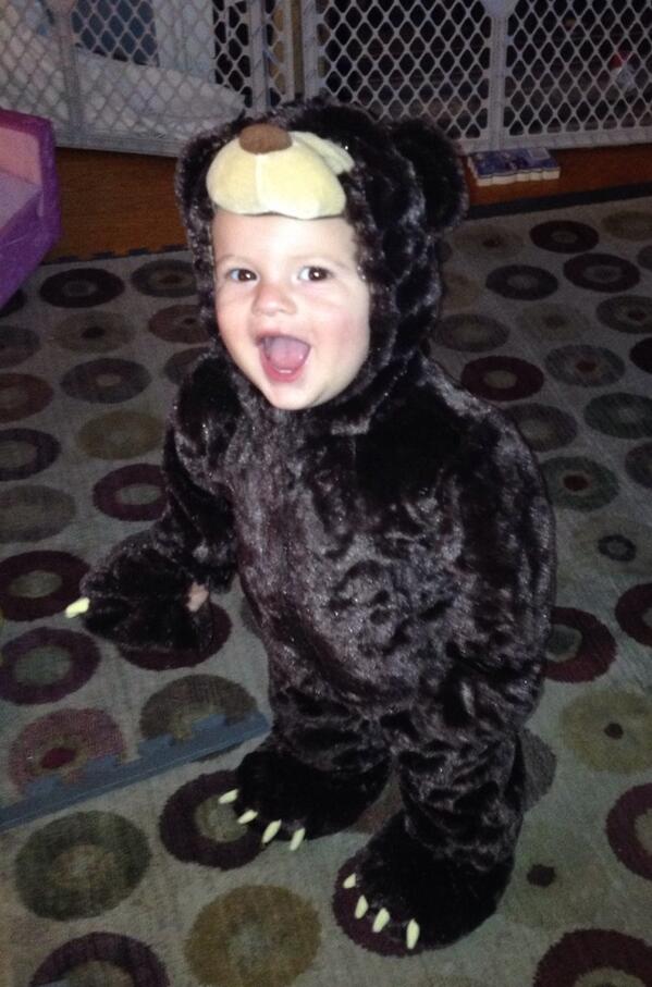 Grumpy_Burrito's tweet photo. @SheinelleFox29 #lookatmefox29 Brandon's first Halloween! (Elkton, Md) http://t.co/6kbSDJHAuA