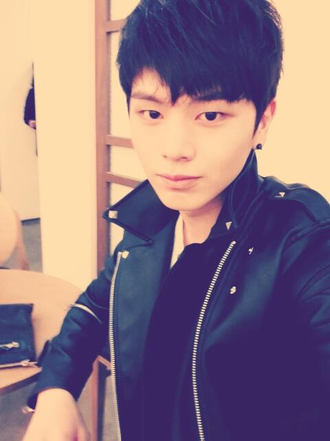 BTOB_6SJ's tweet photo. 머리잘랐더... ㅎㅎ http://t.co/XcmdIO84fy
