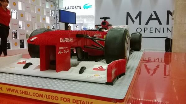 muhadkly's tweet photo. What?! -- RT @VPowerFANS: Bro, maenLEGO yg gede di Kota Kasablanka yuk, ada Ferrari F1 1:1 dr LEGO! #ShellHitungLego http://t.co/OPAvMnlAzc
