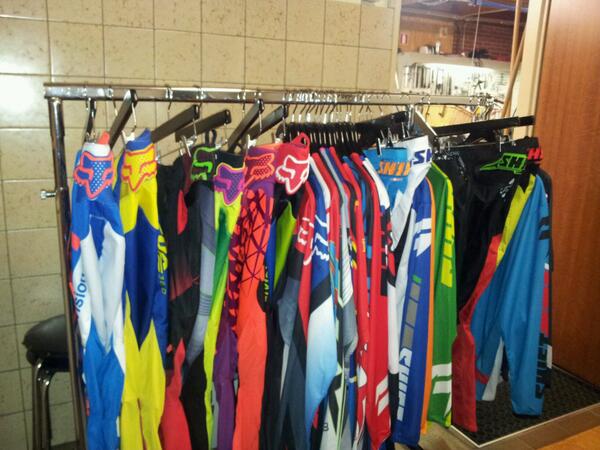 LudoSchra's tweet photo. Nieuwe collectie Fox 2014 uitzoeken en bestellen.erg leuk werk. http://t.co/FKEzZKrfOl