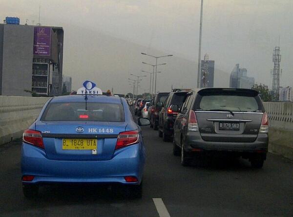 "<a href="/sandrakaeni/">Sandra Kaeni</a>: 15.58 Kondisi lalu lintas di jalan layang Antasari terpantau padat " arah sebaliknya lancar nggak?