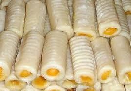 _Gregoriogarcia's tweet photo. Un dulce típico para la festividad de Todos los Santos: Huesos de Santo. Yema de huevo recubierta de mazapán. http://t.co/1guMGSeE1n