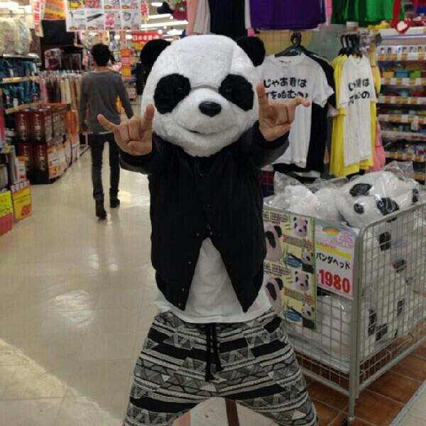 ちょ 今から浜松のドンキ行ってパンダのかぶり物かぶりたい ジェジンがかぶったやつ Http T Co Qvivnpb7eh Twitter