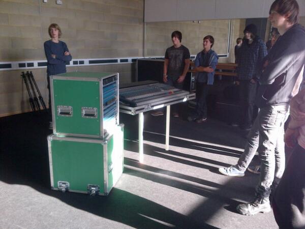 backstagectr's tweet image. First lesson in live sound ... How to unpack the equipment #techmasterclass