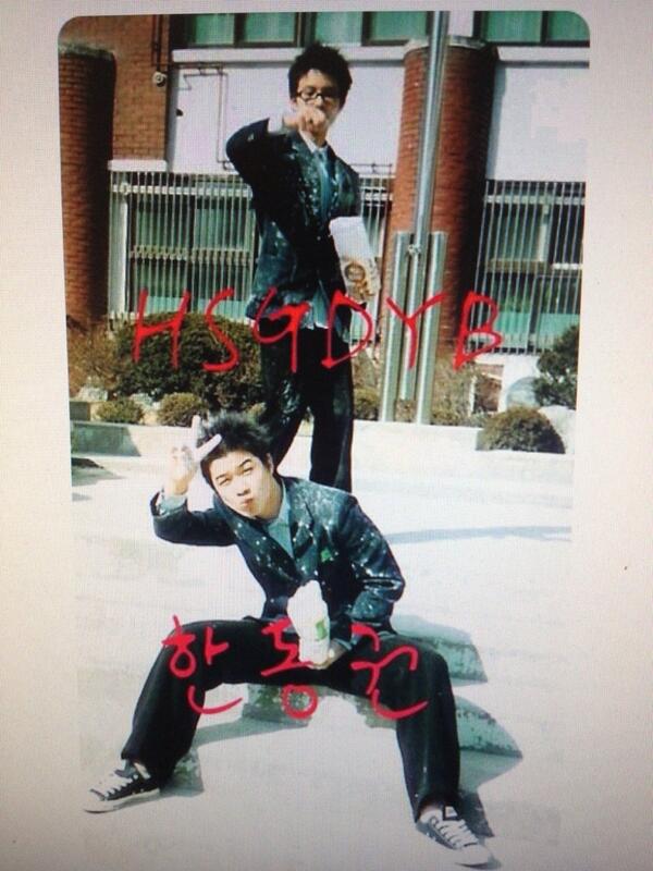 ちゅけ ビョルが送ってくれた べべたんの卒業式の写真 韓国の昔のヤンキー達は卒業式に小麦粉をかけるのが流行ってたらしいｗｗ どんな流行りｗｗｗｗｗ この上のメガネくんも練習生でイケメンって言われてたけど デビュー出来ずに終わったみたい Http