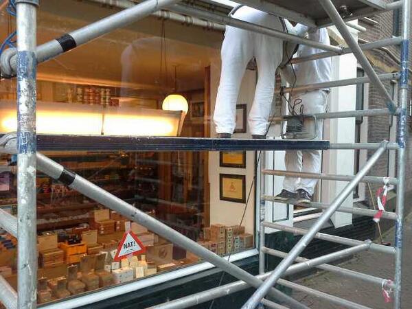 Schilders aan het werk,  dat moet weer mooi worden