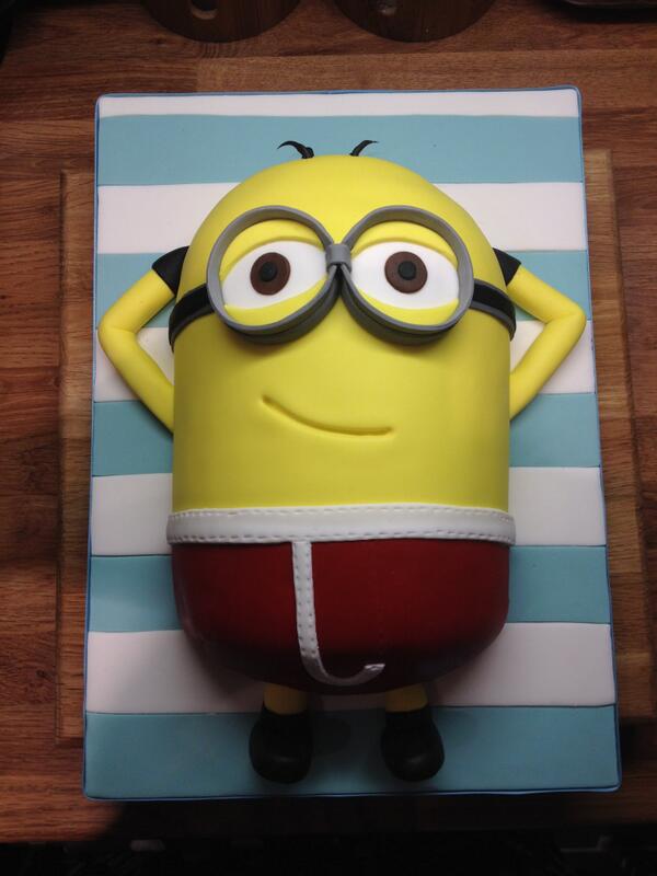 emmabscakery's tweet photo. #minion #cake #mancity
lazy minion, sunbathing on his favourite teams towel http://t.co/oTrE96joOF