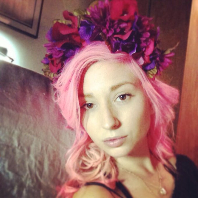 My costume? "I'm a crafty old lady with pink hair." http://t.co/KfE0nKiIRN<a href="/tag/vintage"class="tags"><span>#vintage</span></a>